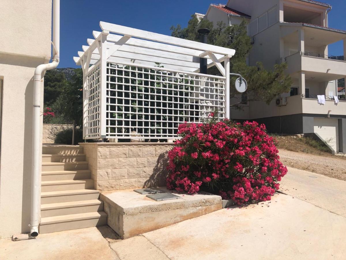 Studio Apartman Kiara Bol Exterior photo